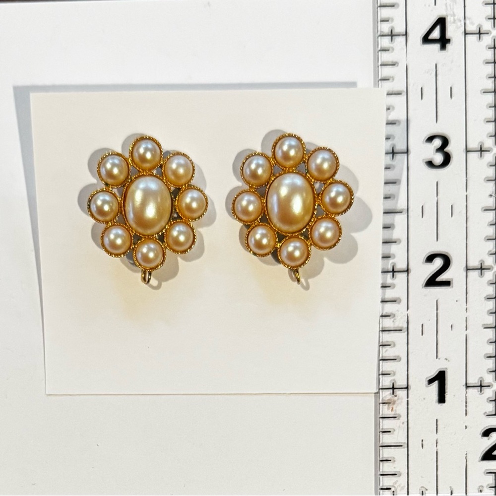 Elegant Pearl Cluster Earrings